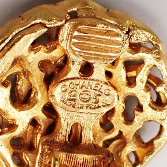 CHANEL CC Logo Button Large Earrings 25 Clip-On GHW France Vintage 398-082525 - Picture 8 of 8